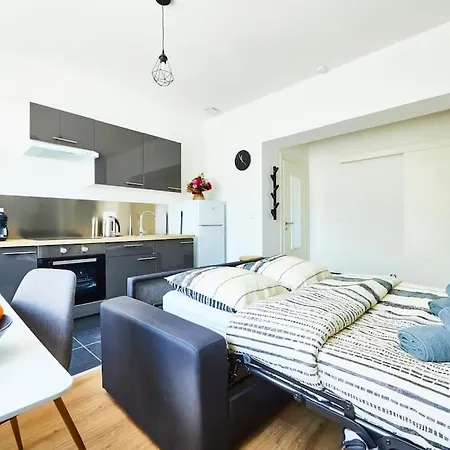 2 Pieces Cosy, Tram En Face, Wi-fi Rapide شقة *