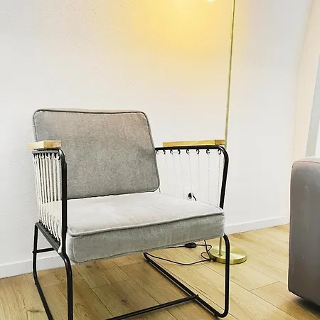 Apartment 2 Pieces Cosy, Tram En Face, Wi-Fi Rapide